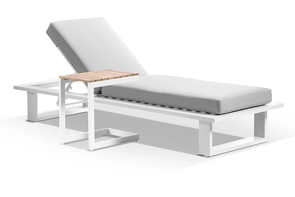 outdoor chaise lounge